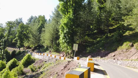 conduciendo por las hermosas carreteras de azad kashmir