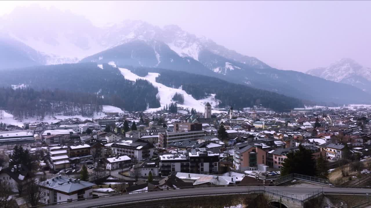 이탈리아 산악 도시 산 칸디도 (san candido) 의 공중 풍경.