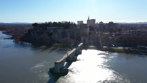 pont saint-bénézet y el palacio de los papas avignon francia aérea día soleado rhône