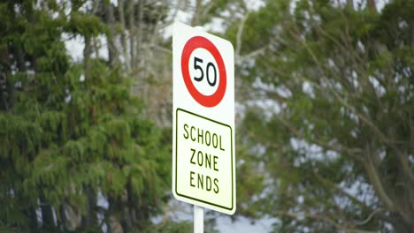 nueva zelanda código vial señal de tráfico zona escolar termina 50 cincuenta señal de control de velocidad