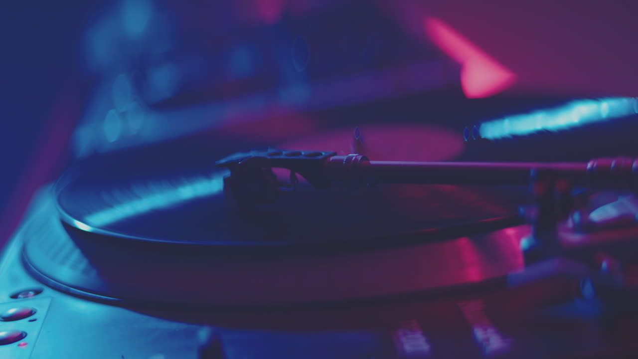 tocadiscos iluminados con neón