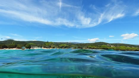 Küste-Und-Strand-Von-Santa-Giulia-Auf-Der-Insel-Korsika,-Frankreich