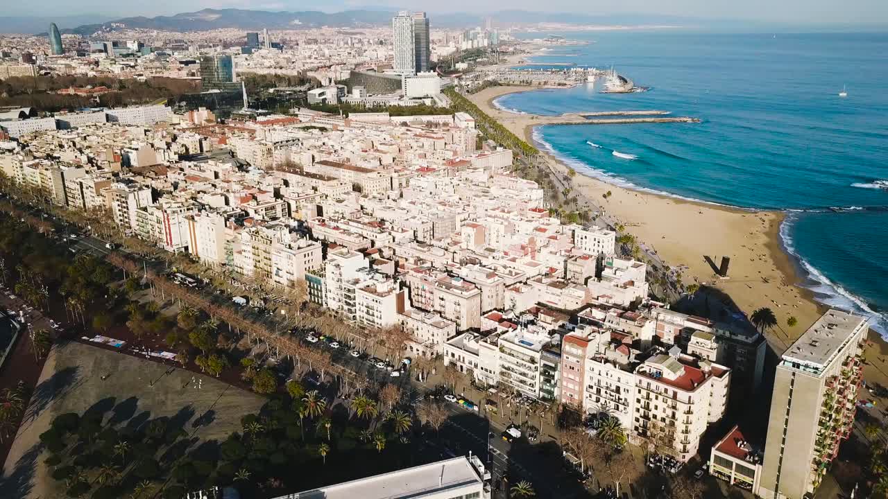 vista aérea del paisaje urbano, el puerto y la playa de barcelona