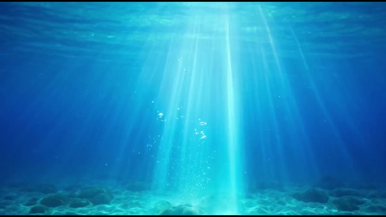 打ち寄せる波と、太陽光が差し込む水中景色の移り変わり