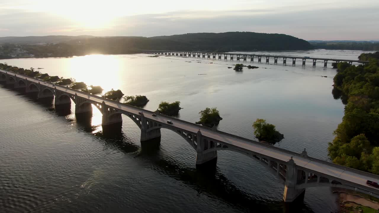 사스케하나 강 유역을 따라 펜실베니아 요크 카운티 기슭의 공중 전망
