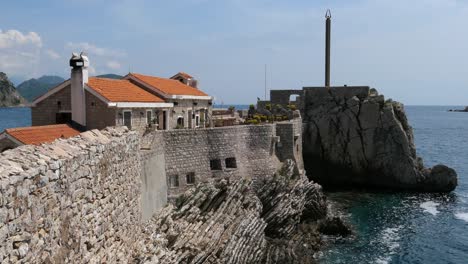 Schloss-Lazaret,-Alte-Venezianische-Festung-Und-Aussichtspunkt,-Petrovac,-Montenegro