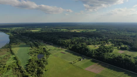 mágico paisaje plano de lituania, vista aérea de drones