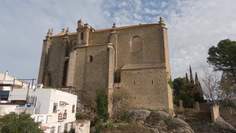 templo cristiano iglesia del espíritu santo en la ciudad antigua de ronda, españa