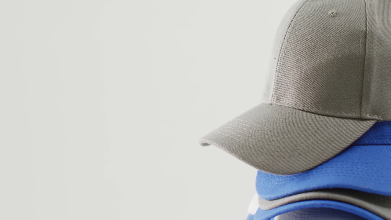 색 배경에 있는 의 클로즈업 비디오