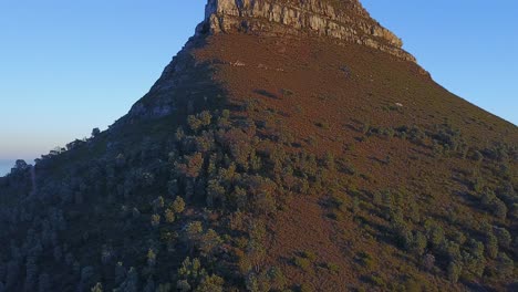 Ascenso-Aéreo-Sobre-Lions-Head-Cape-Town-Durante-El-Amanecer.