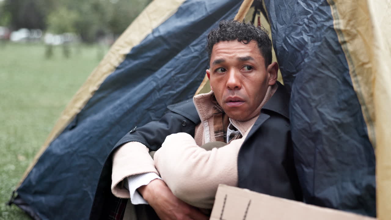 텐트 안 의 노숙자