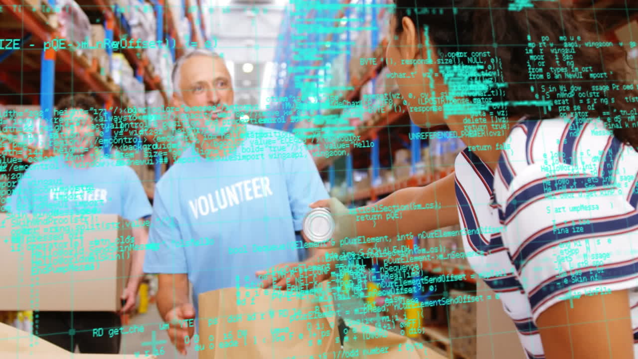 창고에서 일하는 다양한 사람들에 대한 데이터 처리의 애니메이션