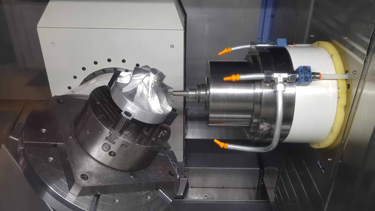 macchina di fresatura cnc per la lavorazione dei metalli.