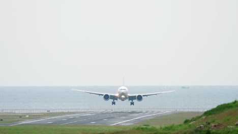 widebody aircraft landing