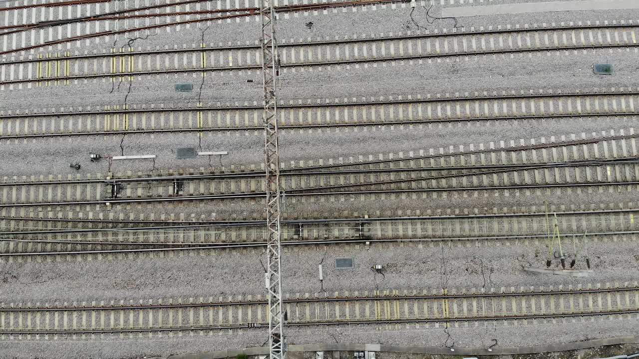 영국 에식스주 콜체스터의 철로를 드론으로 촬영하는 장면