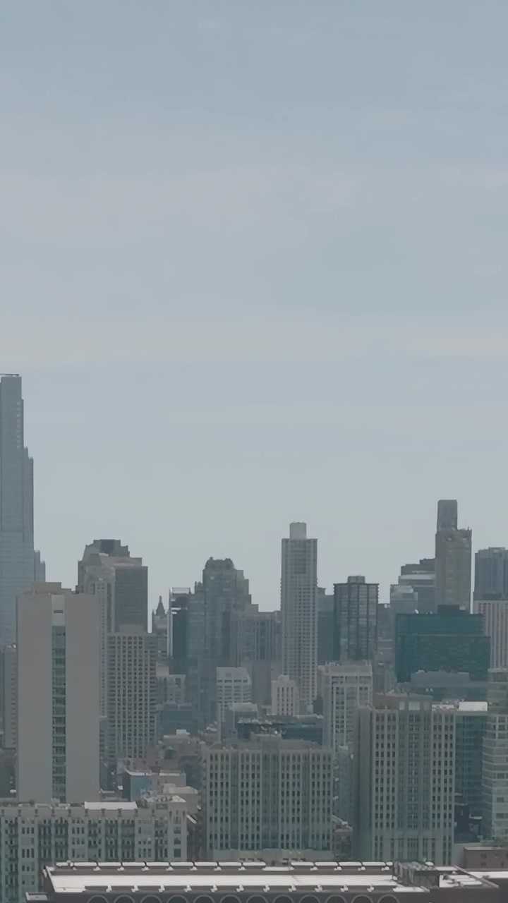 Vista do horizonte de Chicago, destacando arranha-céus icônicos e a paisagem urbana