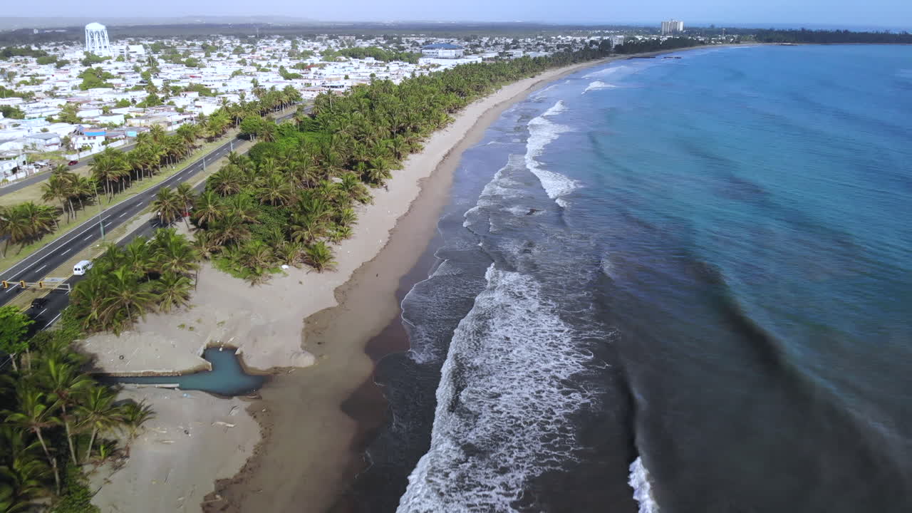 costa de puerto rico, playa, olas y arena