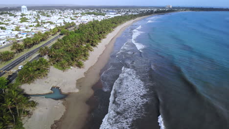 Costa-De-Puerto-Rico,-Playa,-Olas-Y-Arena