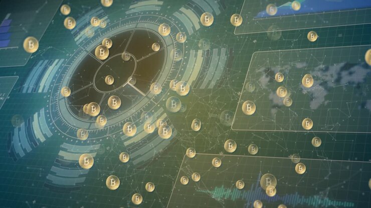 Animazione di simboli Bitcoin su scansione e elaborazione dati su schermi.