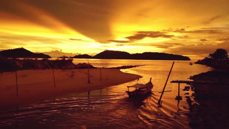 Puesta-De-Sol-De-Langkawi-Sobre-Las-Islas-Rebak,-Malasia