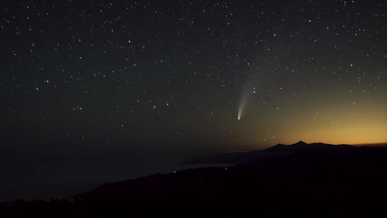 timelapse of Neowise comet going over mountains