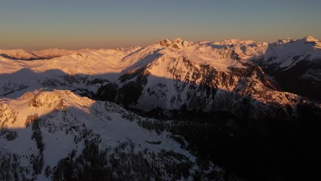 Ein-Erstaunlicher-Sonnenaufgang-über-Der-Pemberton-eiskappe-In-Britisch-kolumbien,-Kanada