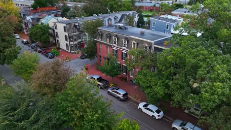 casas históricas en el centro de la ciudad americana