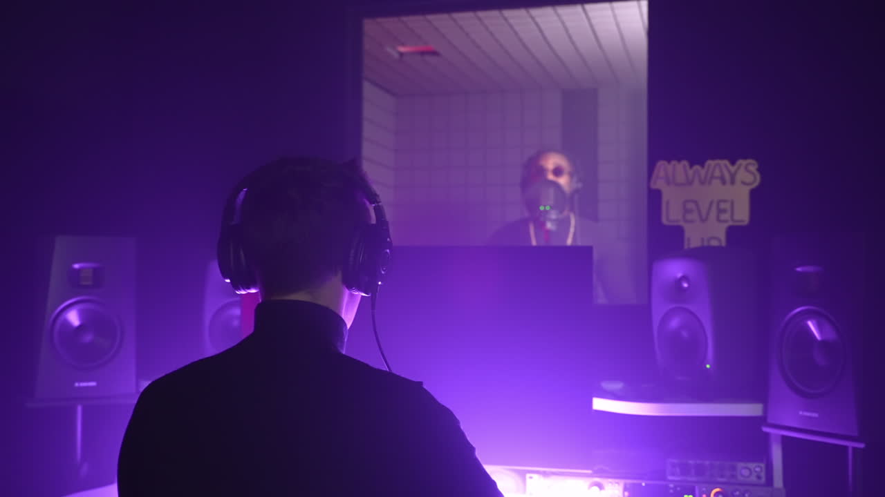 Produzione musicale in studio di registrazione
