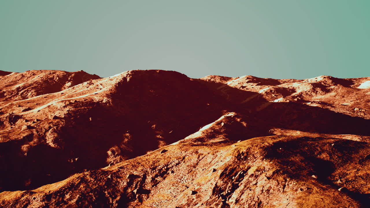 paisaje montañoso de invierno al atardecer