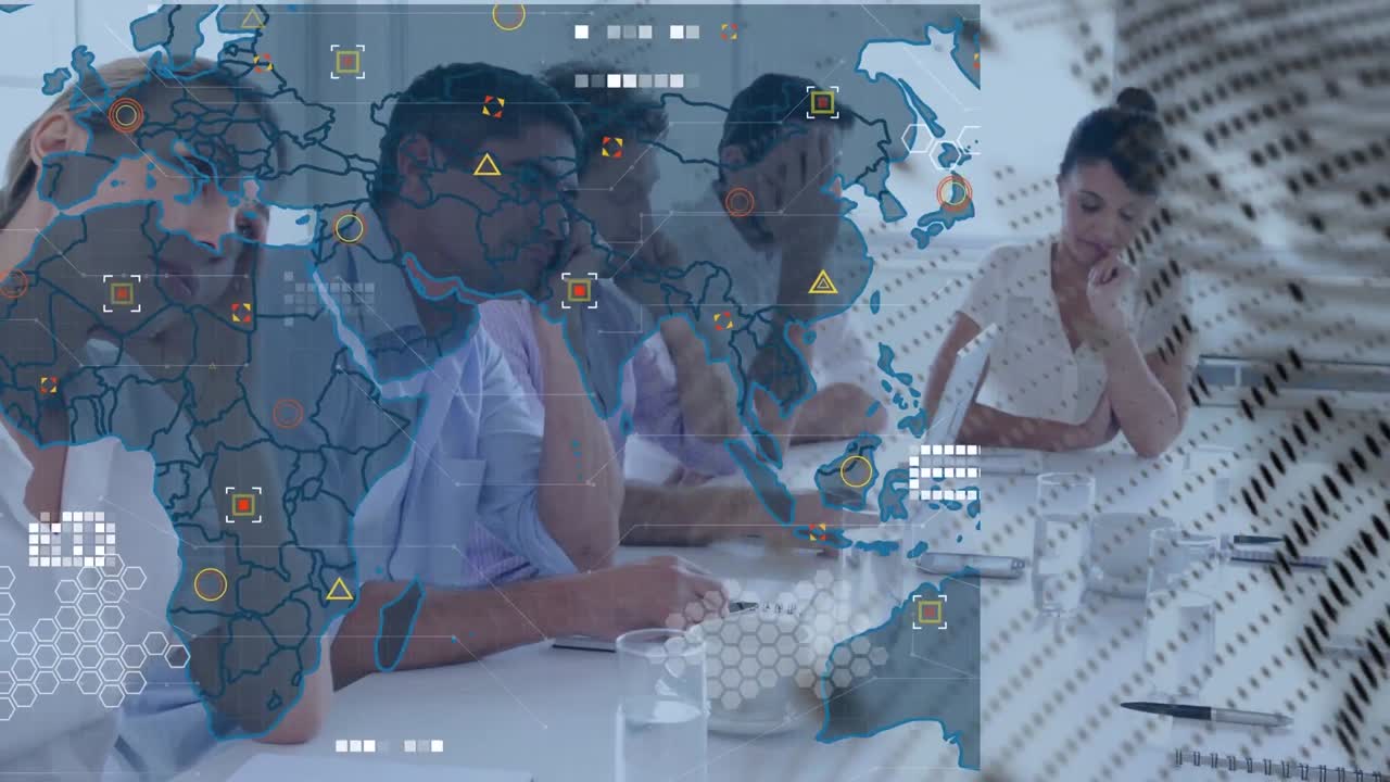 사무실에서 다양한 사업가들에 대한 지구, 세계 지도 및 아이콘의 애니메이션