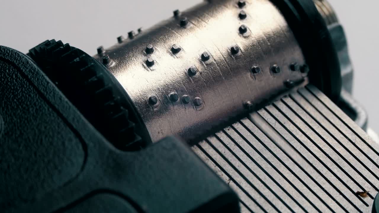 음악 상자 메커니즘이 회전합니다.