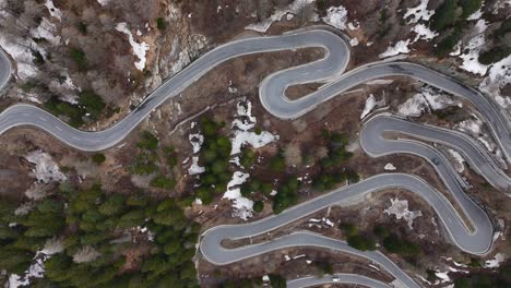 Car-driving-along-curved-serpentine-road-on-Maloja-mountain-alpine-pass,-Switzerland