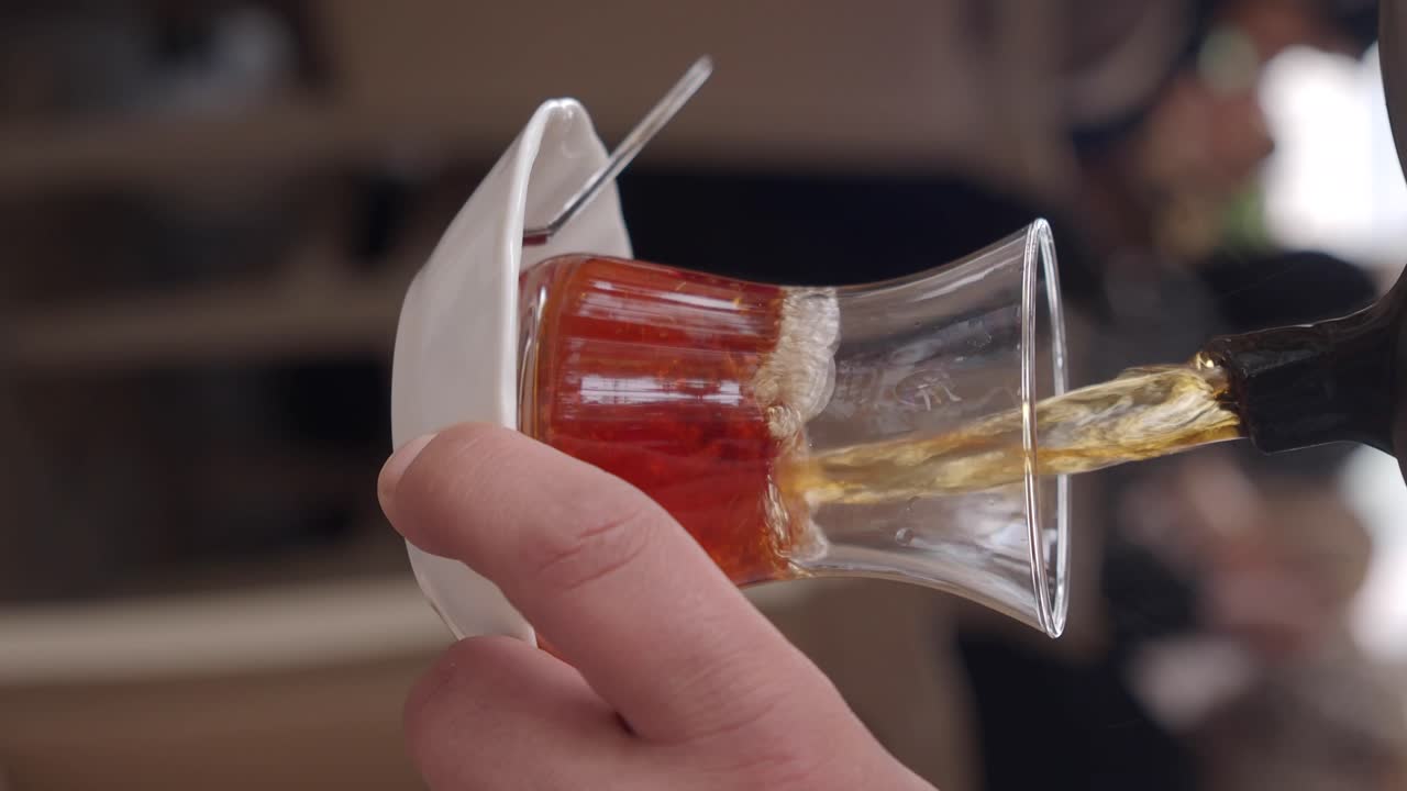 터키 차 를 제공 하고 있다