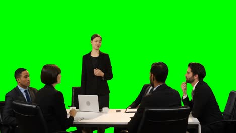 Geschäftsfrau-Berührt-Während-Eines-Meetings-Den-Unsichtbaren-Bildschirm