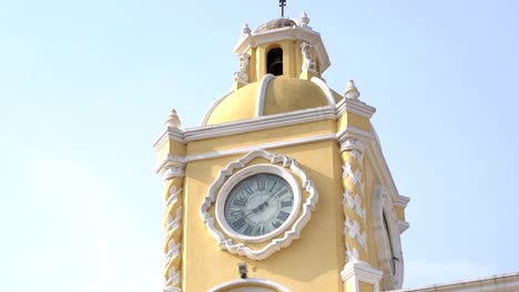 Tilt-up-shot-of-Santa-Aatalina-arch-in-Antigua-Guatemala