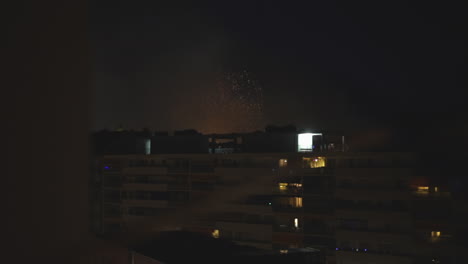 feux d'artifices du premier août à genève vus depuis un balcon privé, fireworks from august 1st in geneva seen from a private balcony