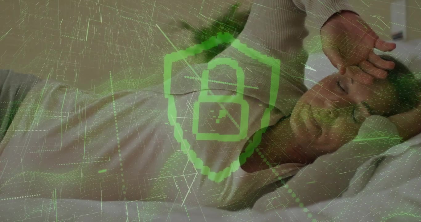 Donna sdraiata a letto che alza il braccio, attivando uno scudo a forma di lucchetto con HUD che centra il busto per la tecnologia del sonno