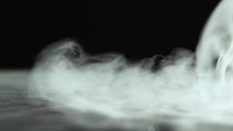 cubierta de niebla de nubes de humo de hielo seco realista