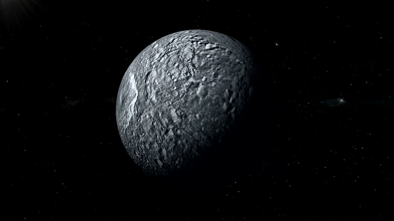 mimas, la luna de saturno, girando en su propia órbita en el espacio exterior.