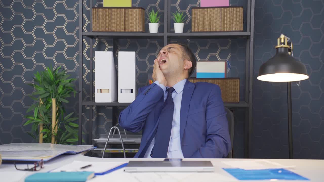 치아가 아프는 사업가