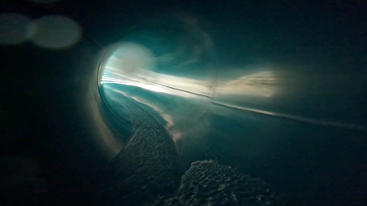 tobogán en espiral del parque acuático