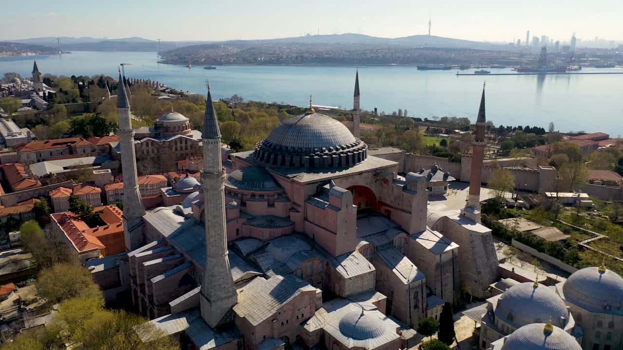 Hagia Sophia fugleperspektiv fra Istanbul under Covid-19 pandemiens udgangsforbud