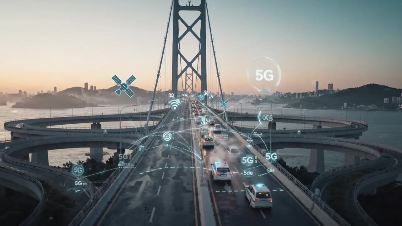 Trasporto urbano futuristico: veicoli autonomi e connettività 5G che trasformano l'infrastruttura cittadina in un paesaggio moderno, sotto un ponte all'alba.