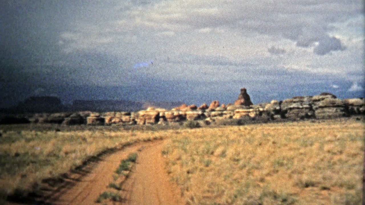 캐니언랜드 (utah) - 1971년 지프 오프로드 운전으로 컨플루언스 캐니언 오버룩 (confluence canyon overlook) 으로 향한다.