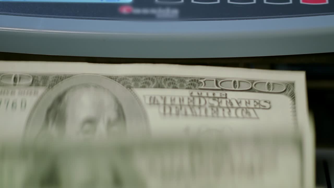 máquina de contar divisas, concepto de actividad bancaria, cálculo de papel moneda