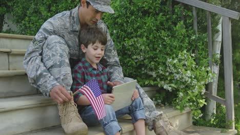 Soldier-with-his-son