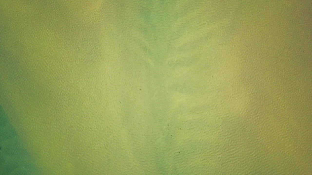 Vista aerea di una superficie d'acqua calma