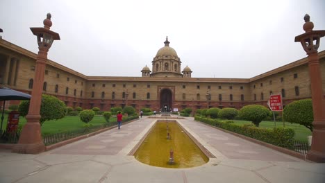 Reveal-Shot-of-the-Indian-Presidential-Building