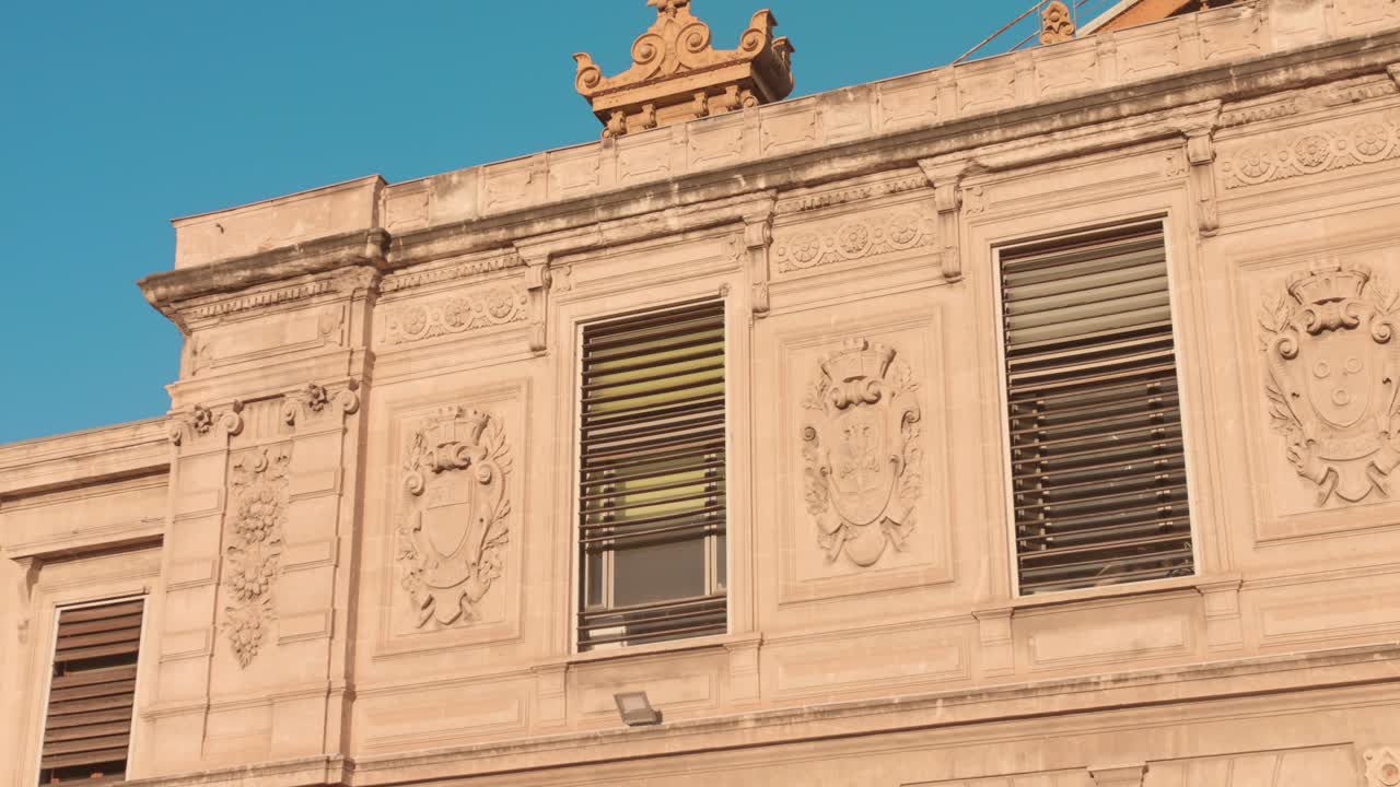 Exterior da Estação Ferroviária Principal em Marselha, França