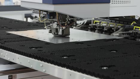 coordinate-cutting hydraulic press cnc automatic punching.